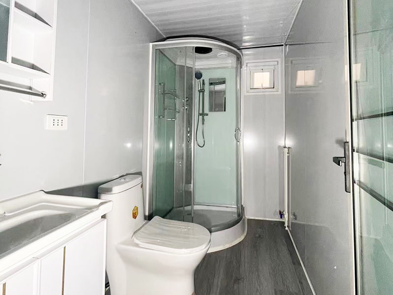 Utbyggbart containerrum med dubbla vingar